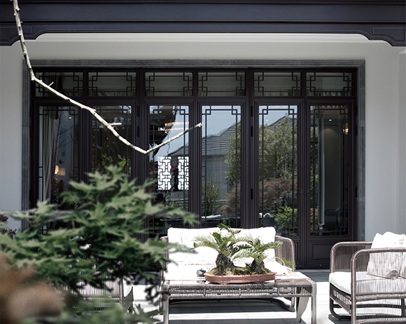 東方红仿古断桥铝门窗