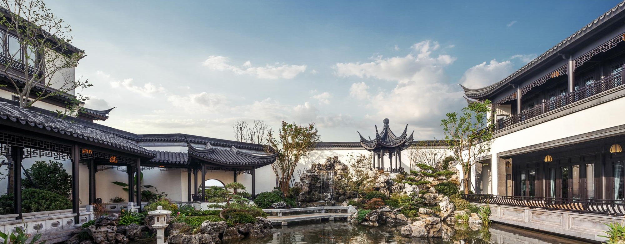 东方红仿古断桥铝门窗